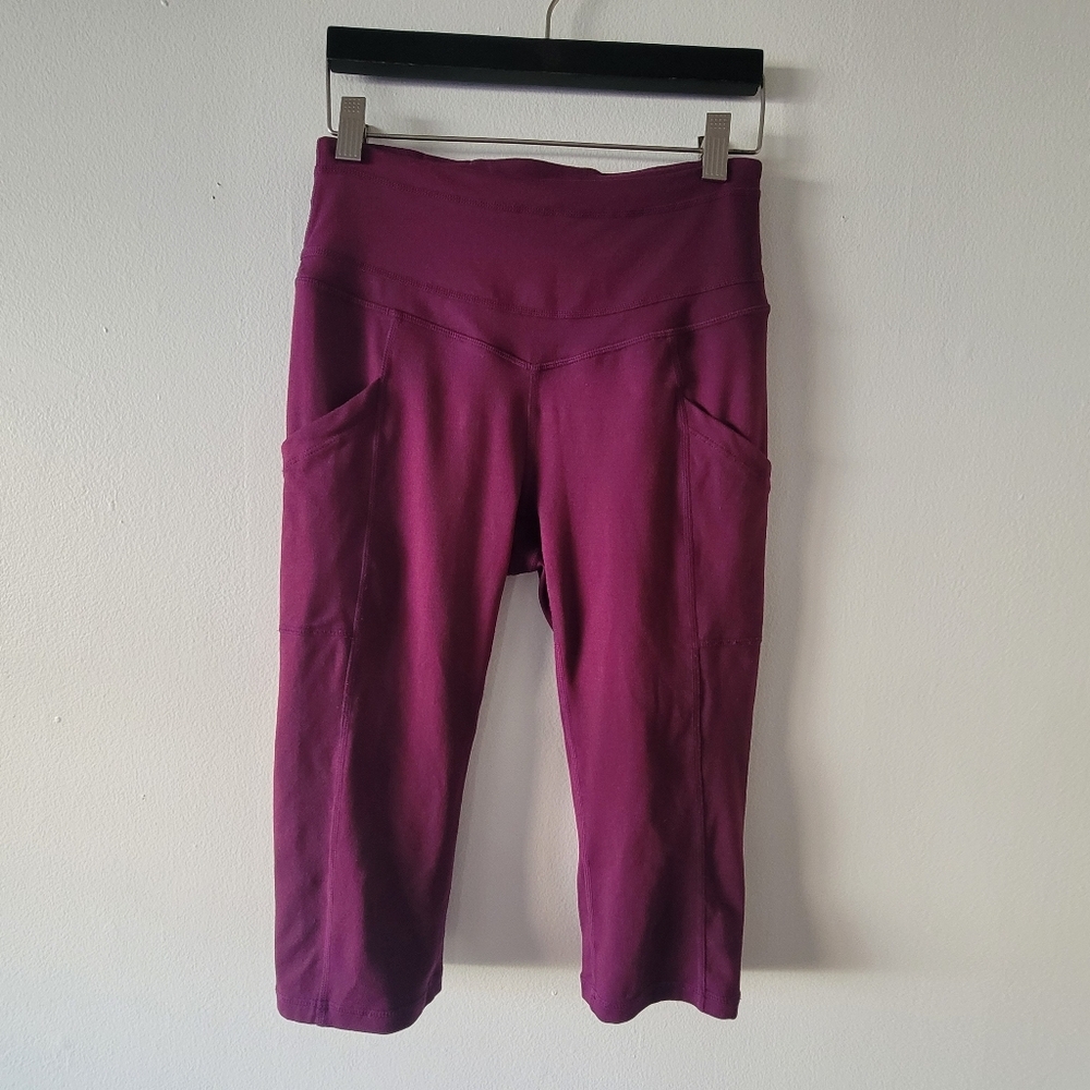 Free People Movement Cropped Fuschia Ruffle Pocket Leggings XS‎